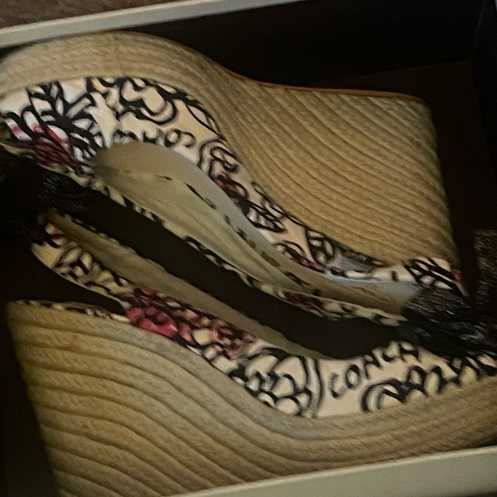 Coach wedges , only worn 2 times for not a long period of time